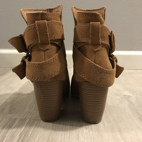 Genuine Suede Jessica Style Ankle Booties w Wrap Buckle Accent Lt Brown Sz 6.5 - Picture 4 of 13